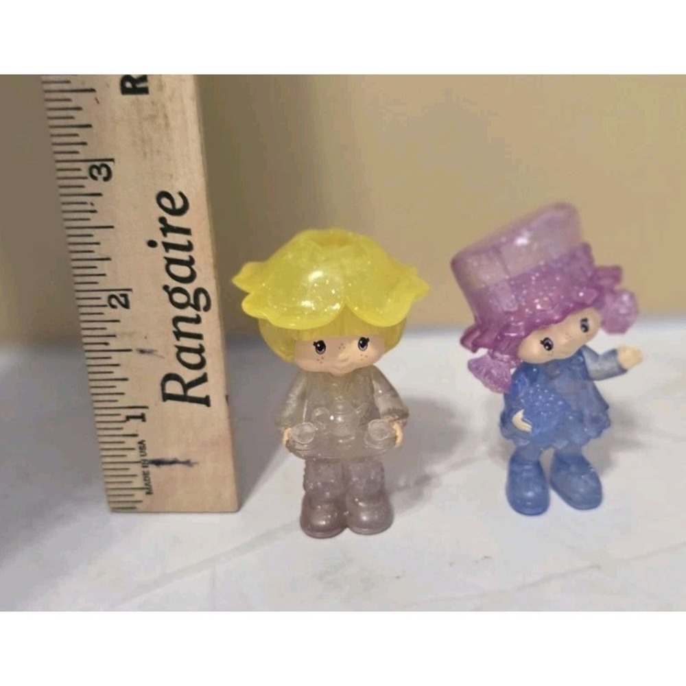 Strawberry Shortcake CheeBee "Clear Chase" Glitter Figurines Set Of Two - Picture 5 of 5